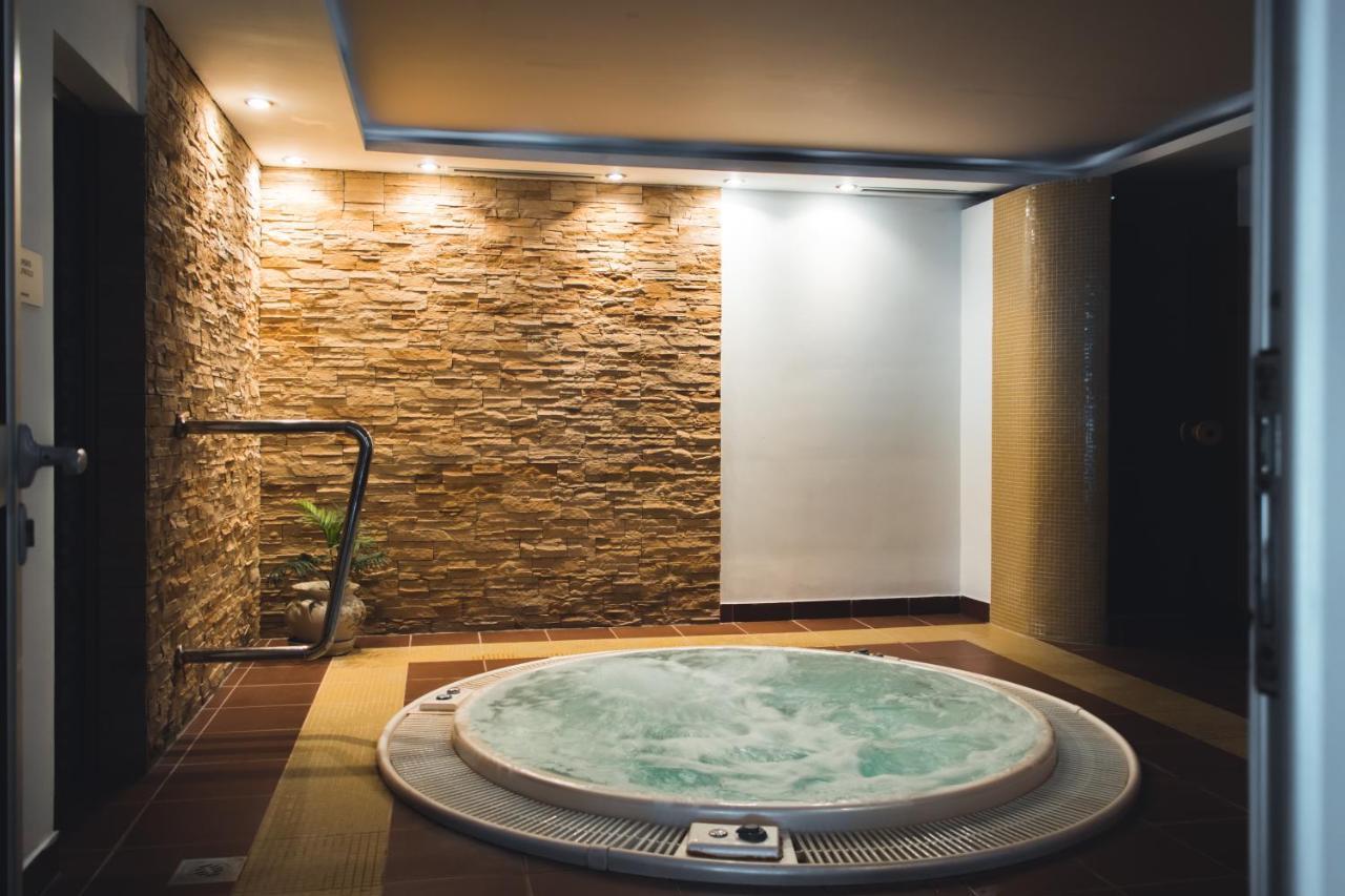 Hotel Lepenski Vir 돈지 밀라노바츠 외부 사진